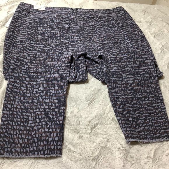 Nwt Royalty printed cropped plus size jeans - Picture 9 of 9